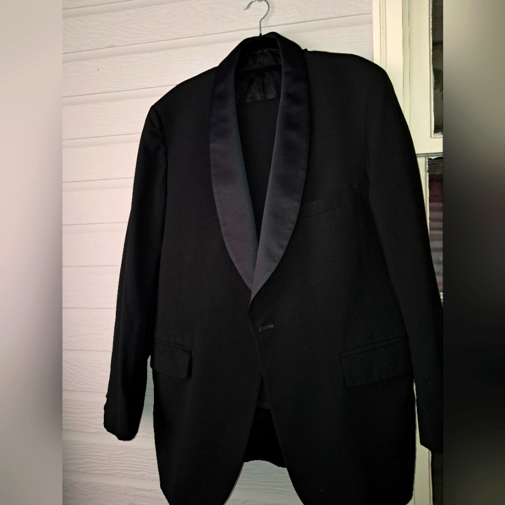EUC Jos. A. Bank Slim Fit Wool Blend Tuxedo 3 piece Suit - Like New Flawless!